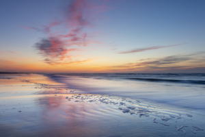 Ameland strand zonsondergang en spiegeling - Werk aan de muur