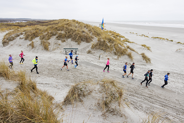 hardloop sport evenement Adventurerun Ameland 2023 10 kilometer met link naar fotoalbum