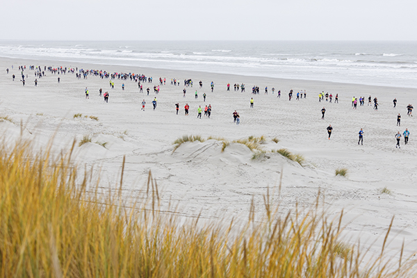 sport hardloop evenement Adventurerun Ameland 2023 5 kilometer foto met link naar fotoalbum