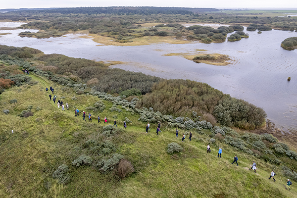 wandelevenement Tussen slik en zand Ameland 2023 drone foto met link naar website